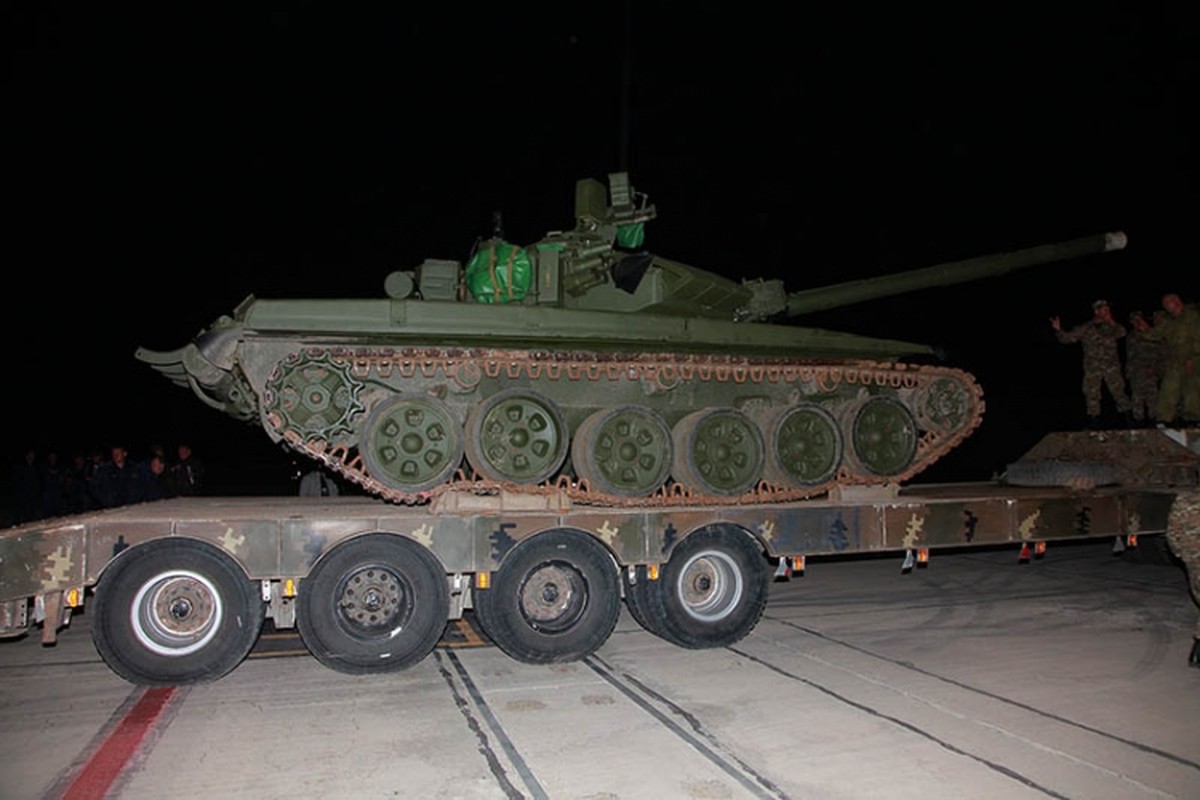 Choang: Armenia tang gap 3 lan so xe tang T-90 hien co sau mot dem-Hinh-6