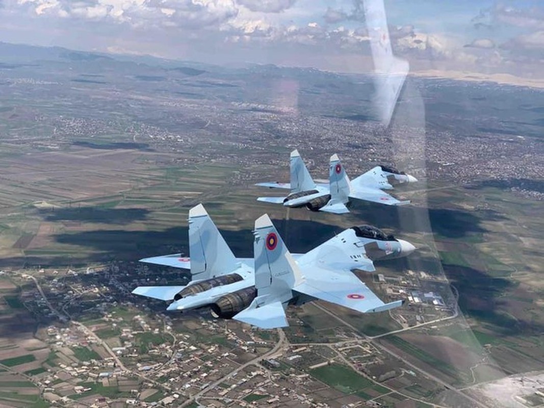 Khong quan Armenia co Su-30SM, Azerbaijan se mua 
