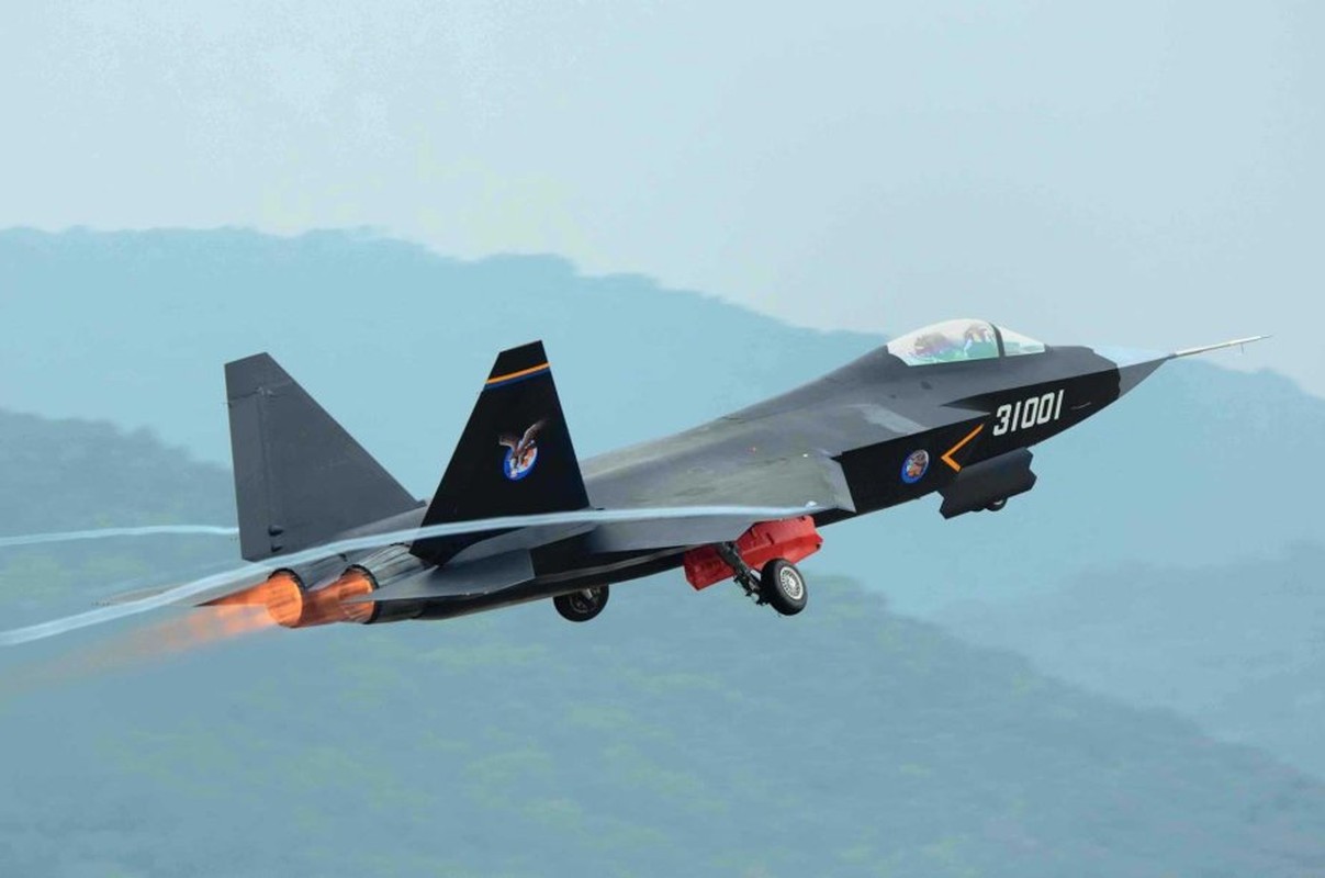 Trung Quoc lam nhai tiem kich F-35: Dung mo sanh ngang ban goc!-Hinh-3