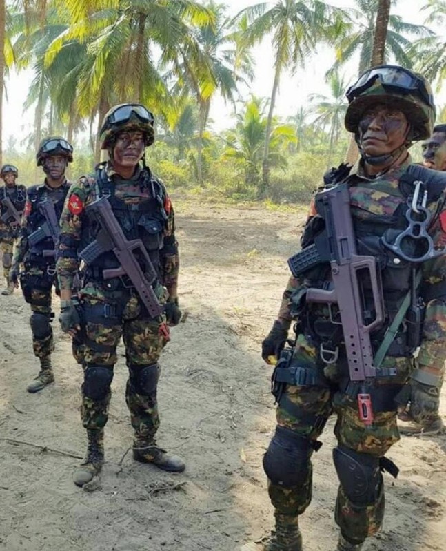 “Trum” dao nhai vu khi Trung Quoc to cao Myanmar sao chep sung QBZ-97-Hinh-3