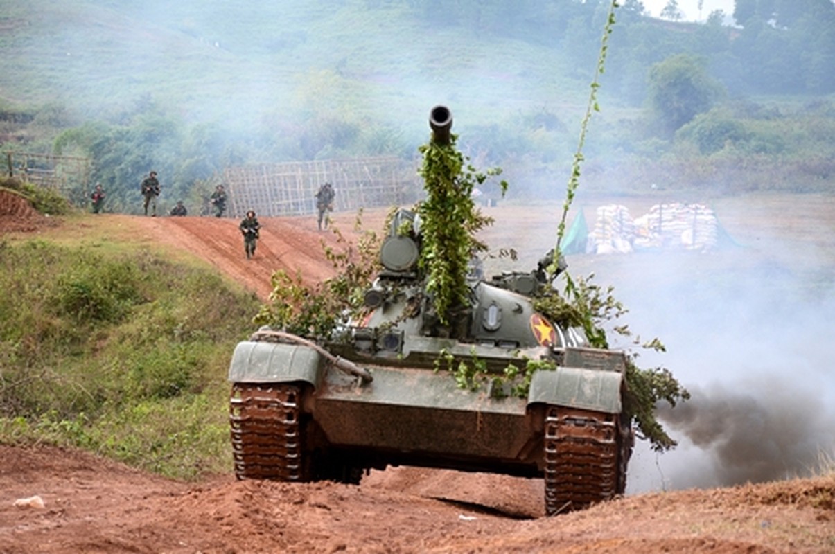 Xe tang T-90S/SK Viet Nam ha duoc ca truc thang nho vu khi nay-Hinh-3