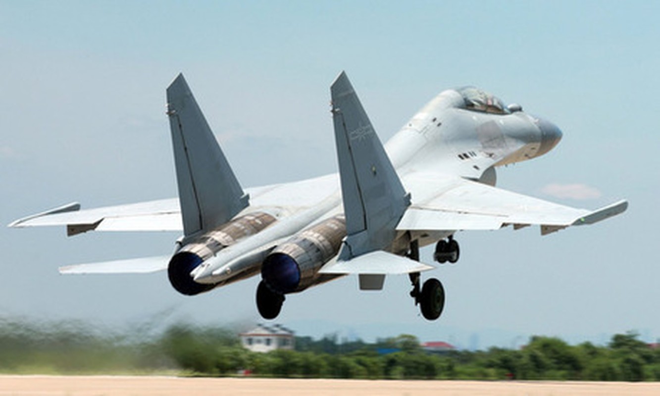 Trung Quoc chi can J-16 de chong lai Su-30 va Rafale cua An Do?-Hinh-5