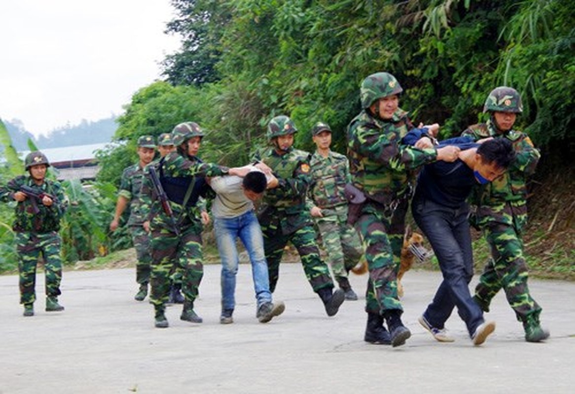 Dac nhiem Bien phong Viet Nam trang bi giap, mu chong dan hien dai-Hinh-8