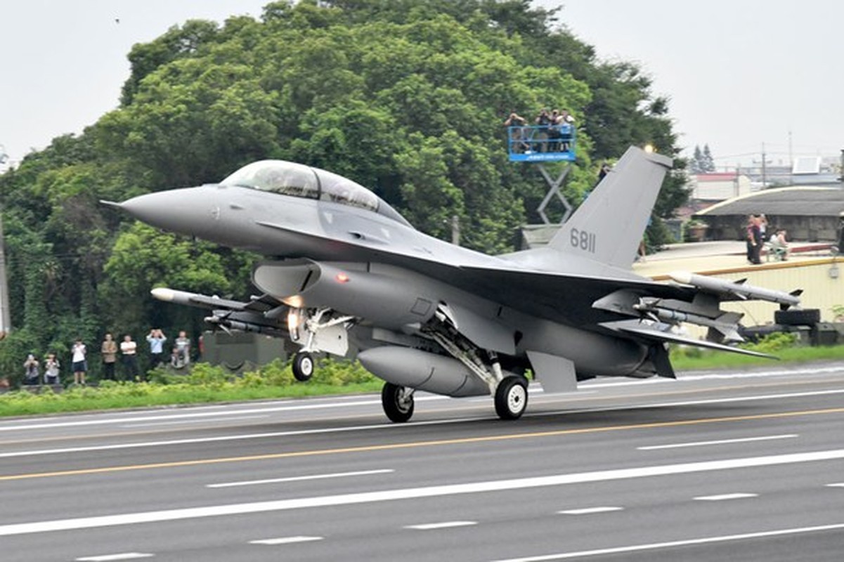 Trung Quoc de biu F-16V Dai Loan vua dat vua kem Su-35-Hinh-13