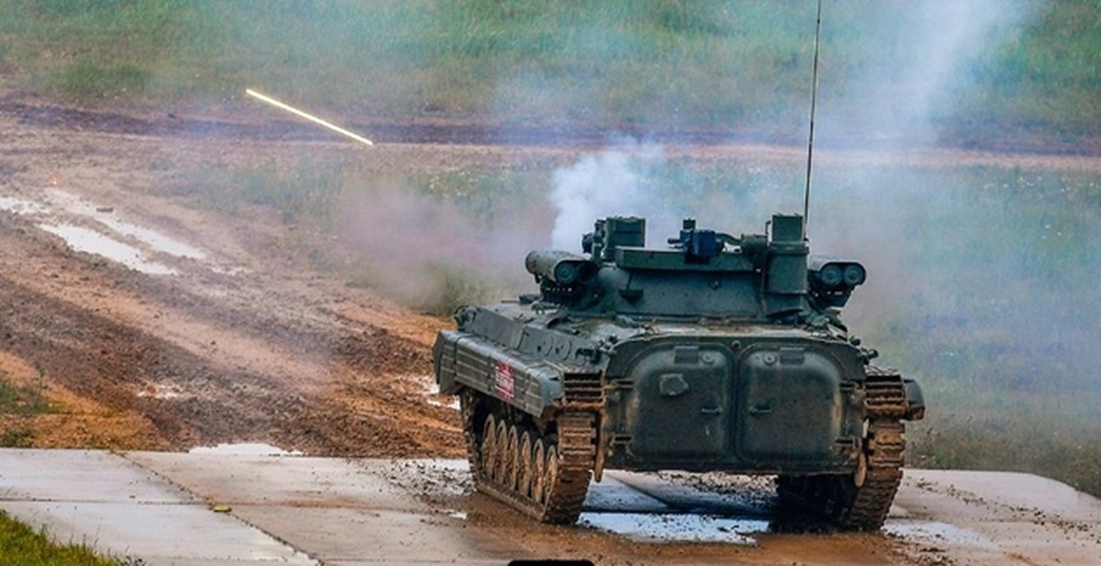 Hi huu: Xe tang T-72B tai nan tham khoc voi thiet giap BMP-2-Hinh-10
