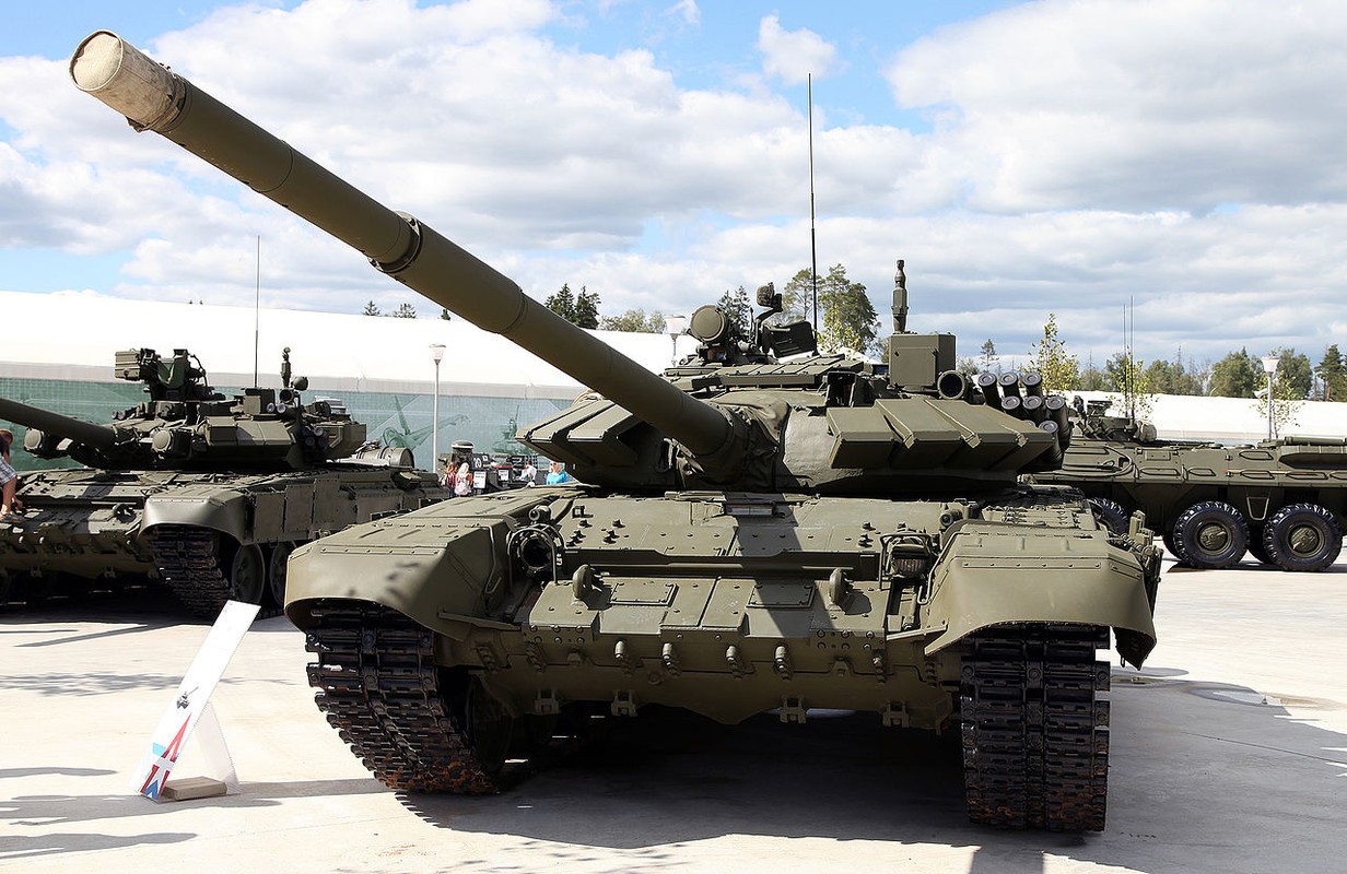 Hi huu: Xe tang T-72B tai nan tham khoc voi thiet giap BMP-2-Hinh-8