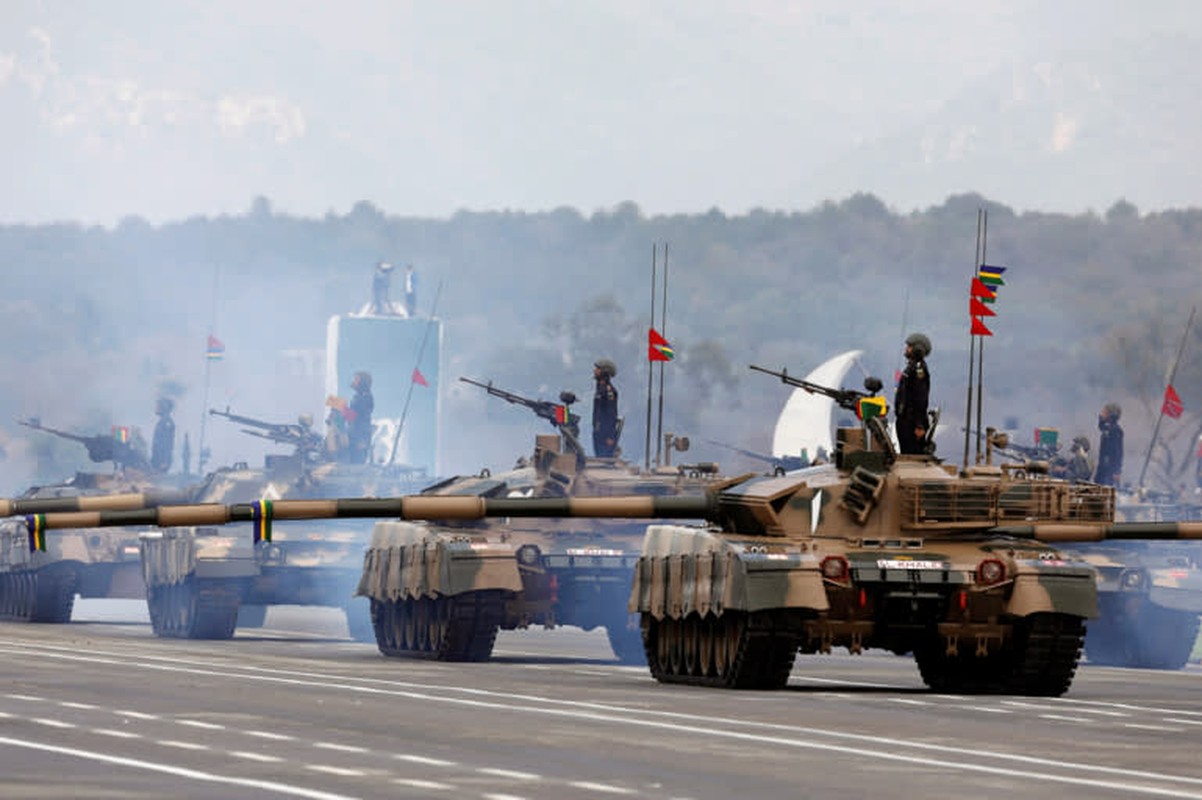 Pakistan co gi de doi dau 1.000 xe tang T-90 cua Quan doi An Do-Hinh-2