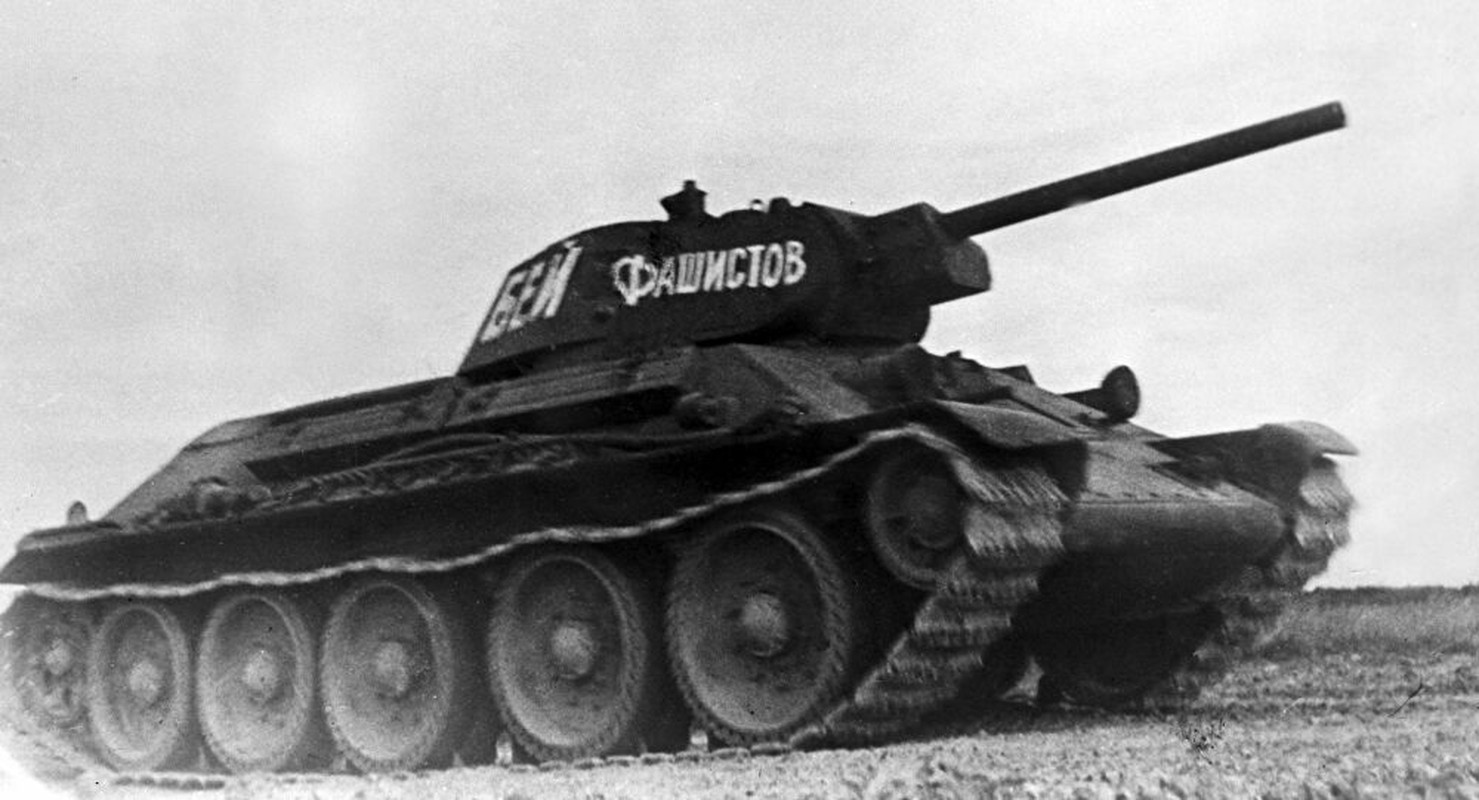 Xe tang T-34 tu Lao chuan bi cho duyet binh o Nga-Hinh-4