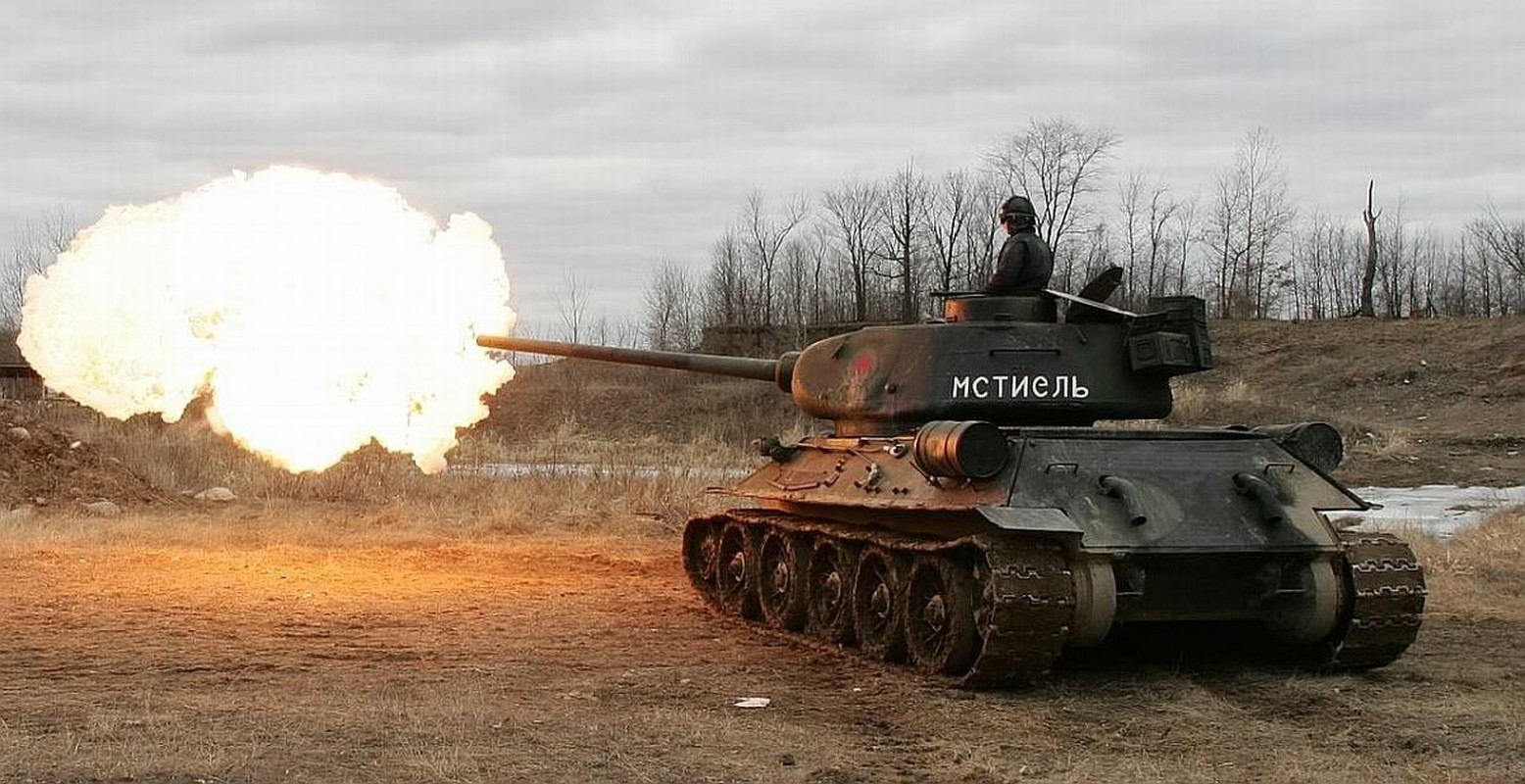 Xe tang T-34 tu Lao chuan bi cho duyet binh o Nga-Hinh-9