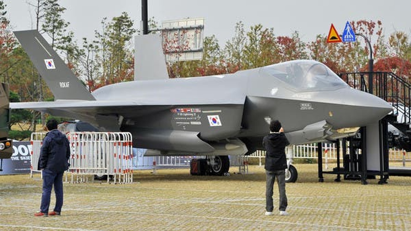 Diem yeu cua F-35 Han Quoc: San bay trong tam ten lua Trieu Tien!-Hinh-7