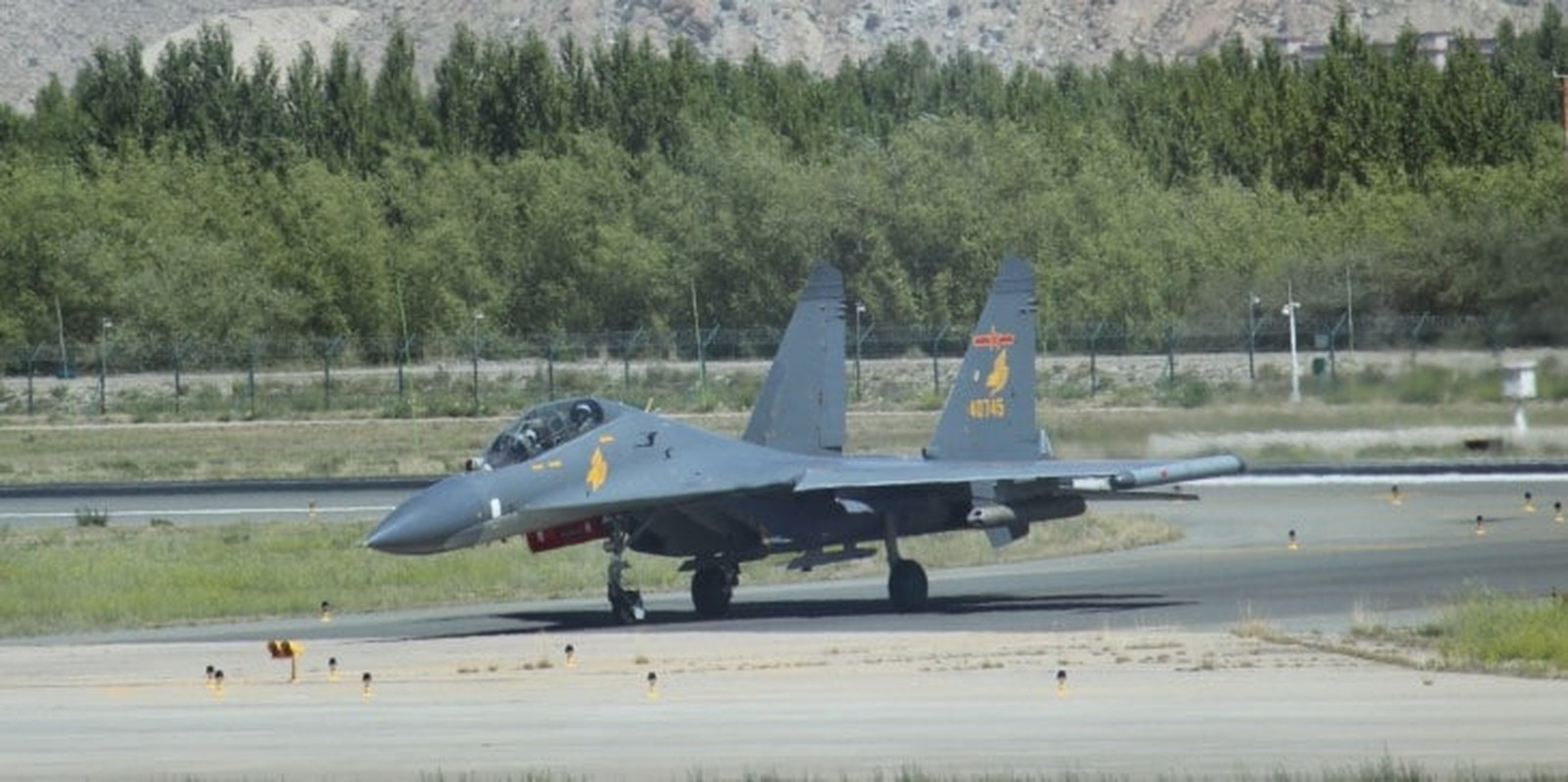 Trung Quoc khoe J-11 khien Nga phai hoi han vi trot ban Su-27-Hinh-7