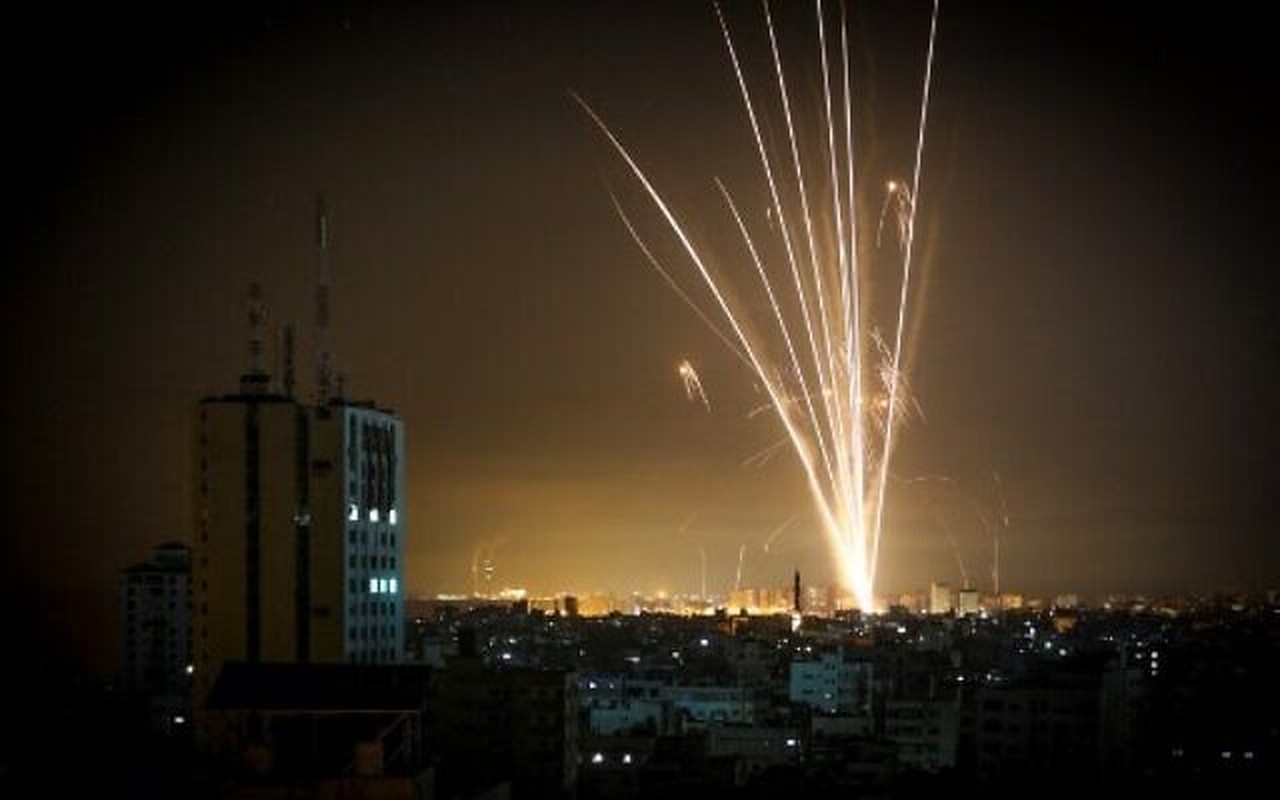Dem ruc sang bau troi Israel giua Vom Sat va ten lua cua Hamas-Hinh-9