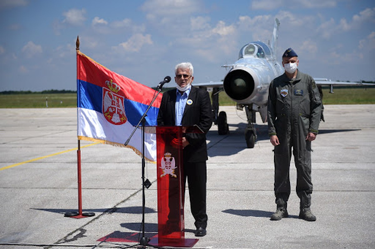 Khong quan Serbia xuc dong chia tay lao tuong MiG-21 huyen thoai-Hinh-4