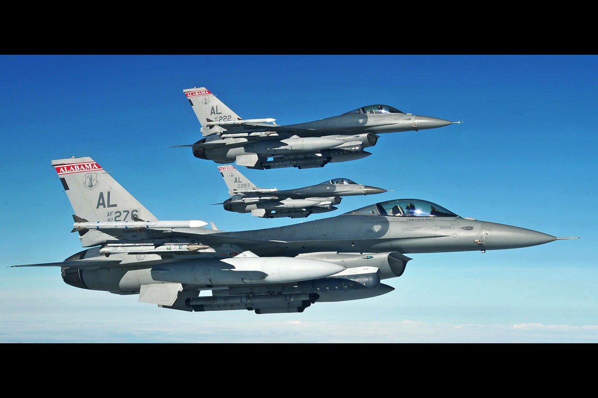 Tai sao Khong quan My van luyen tiec chien dau co F-16?-Hinh-16