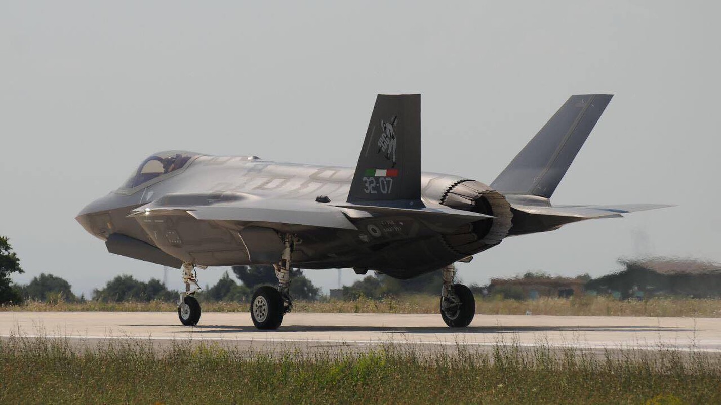 Lan dau can chien may bay Nga, F-35 to ra thua kem Su-30-Hinh-2