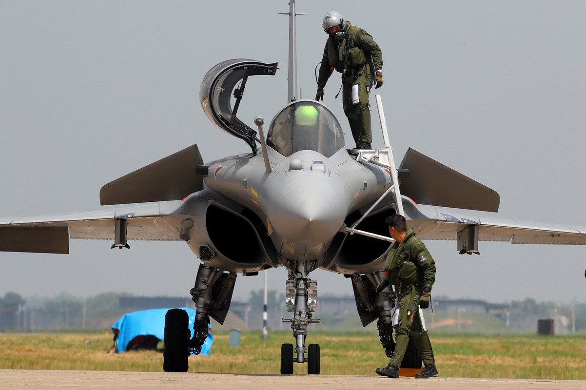 Chien dau co Rafale va chang duong 