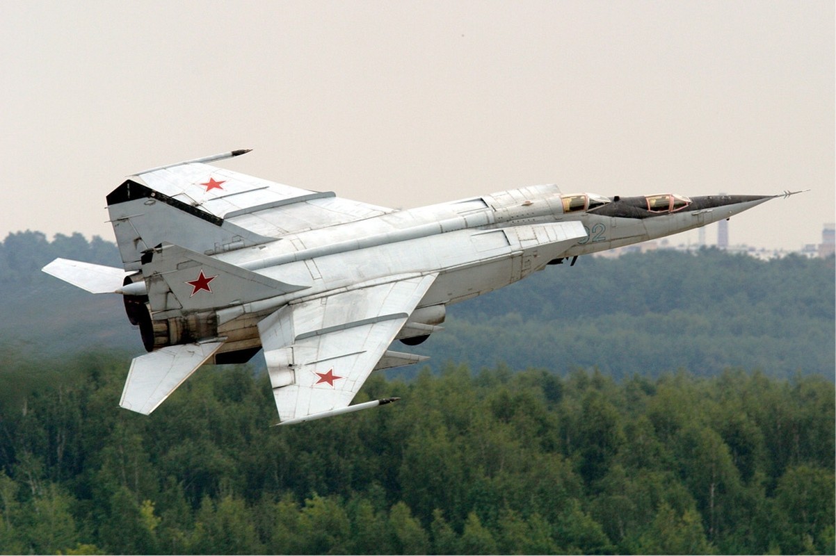 NATO - Ukraina nen nho, Nga van con sieu tiem kich MiG-31 trong bien che-Hinh-5