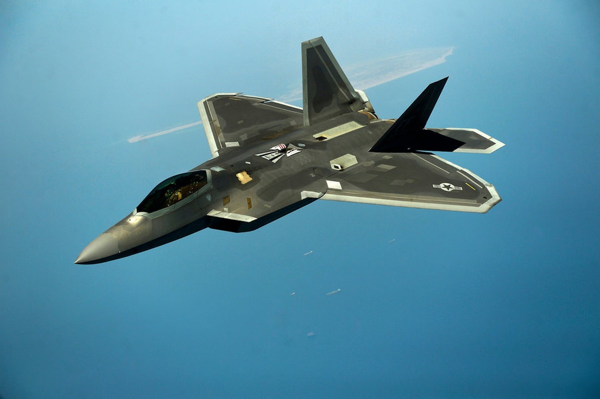 F-22 Raptor va cuoc chien gianh su song truoc “nguoi anh em song sinh”-Hinh-10