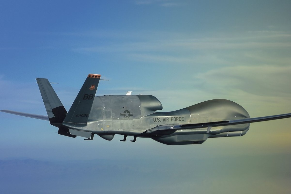 Qua lo so Trung Quoc, My loai bien som 20 UAV Global Hawk-Hinh-12