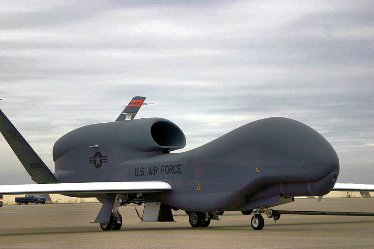 Qua lo so Trung Quoc, My loai bien som 20 UAV Global Hawk