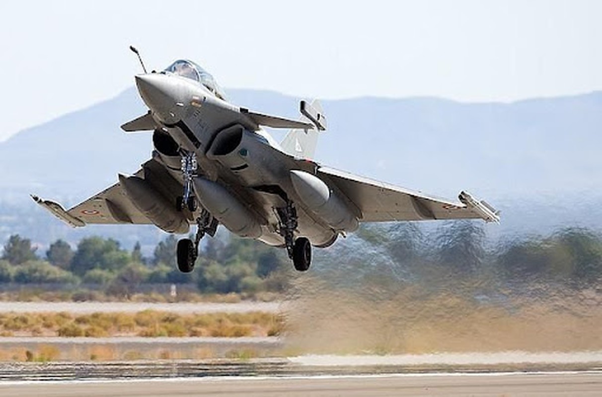 Tai sao Algeria tu choi may bay Rafale cua Phap va uu tien Su-30MKA?-Hinh-4