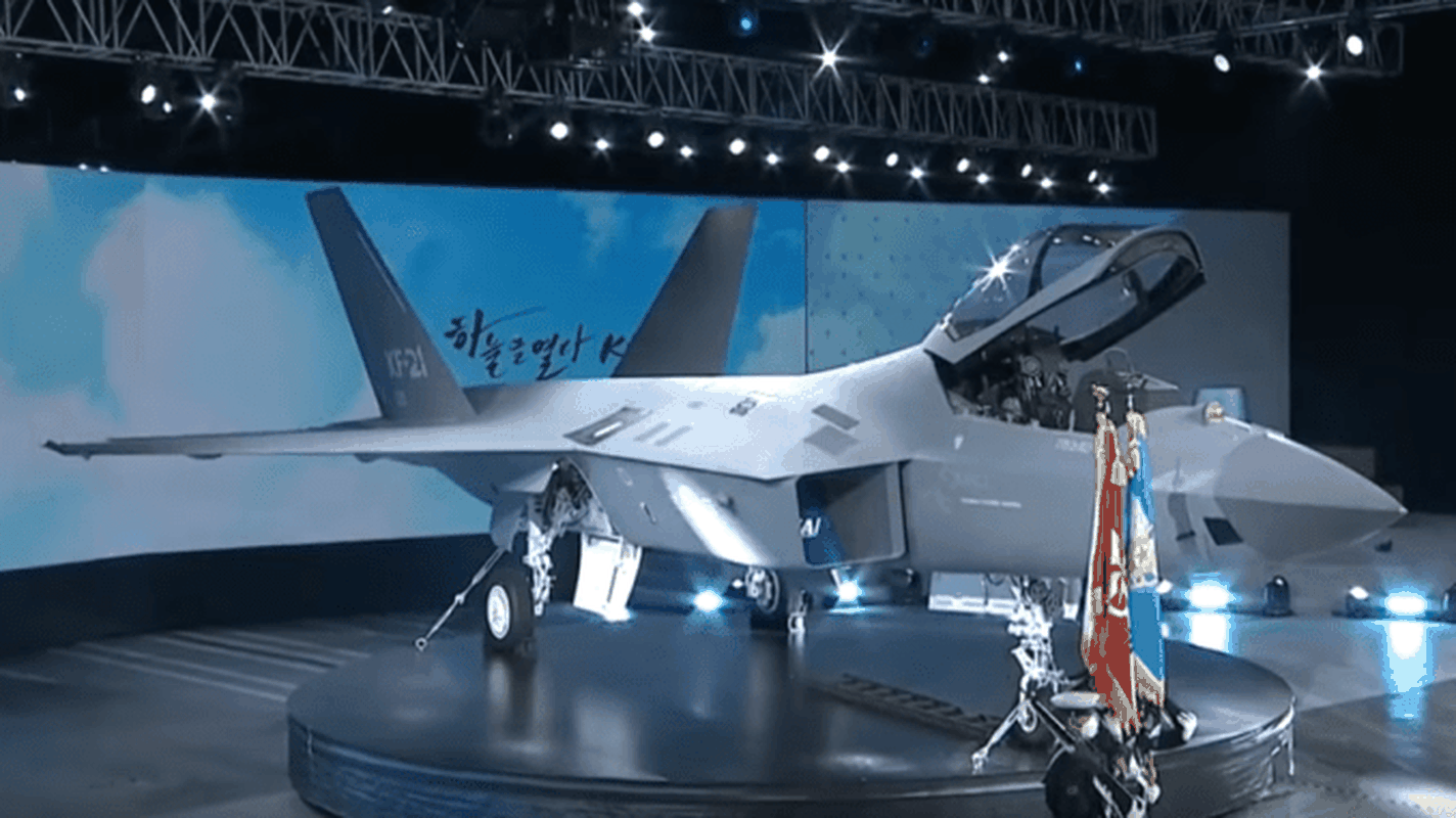 Chien dau co tang hinh KF-21 lieu co du suc sanh ngang F-35?