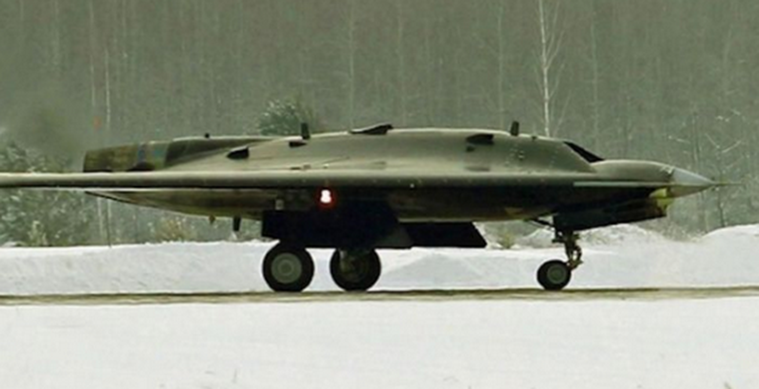 Cap sat thu Su-57 va UAV Hunter-B cua Nga 