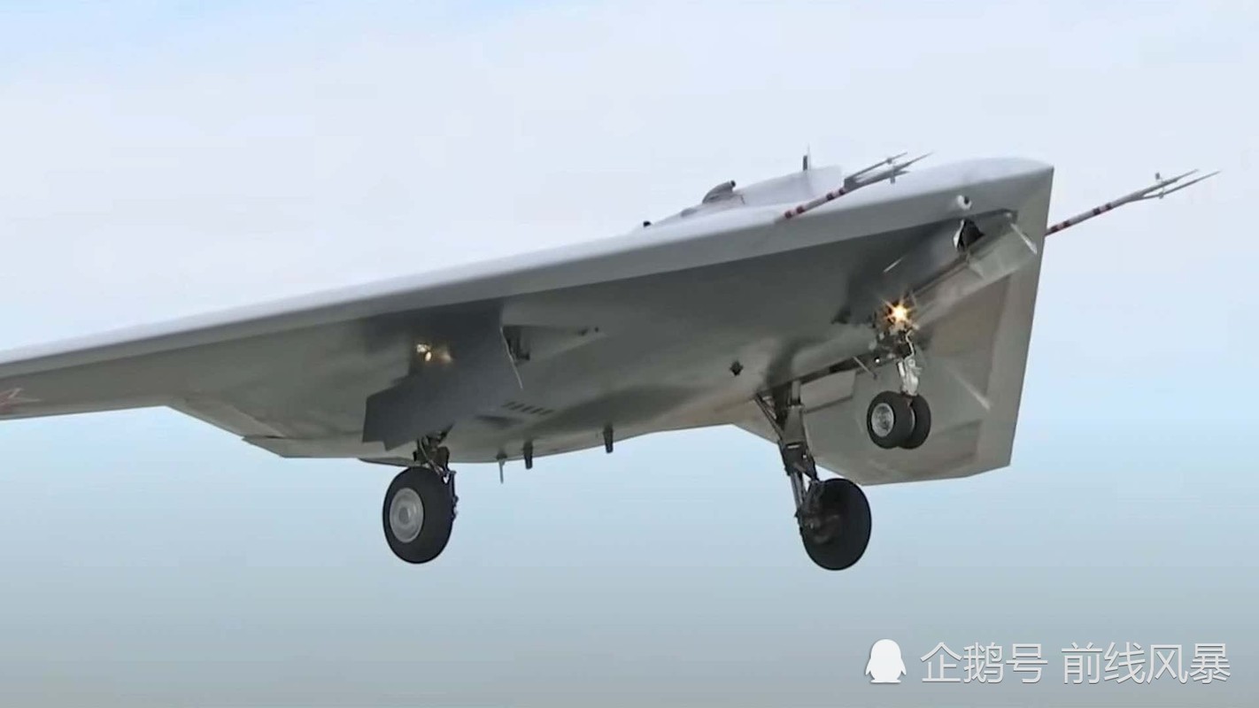 Cap sat thu Su-57 va UAV Hunter-B cua Nga 