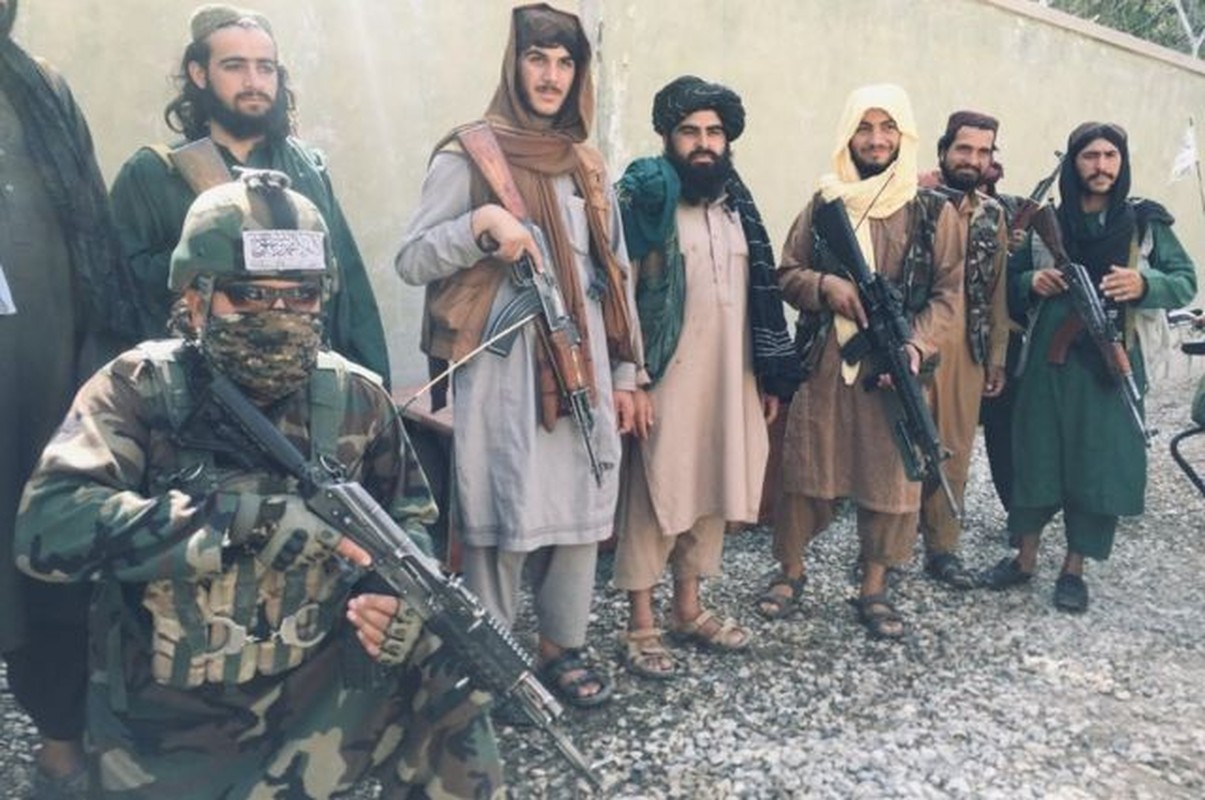 Man thanh trung cua cac tay sung Taliban tai Afghanistan bat dau-Hinh-7