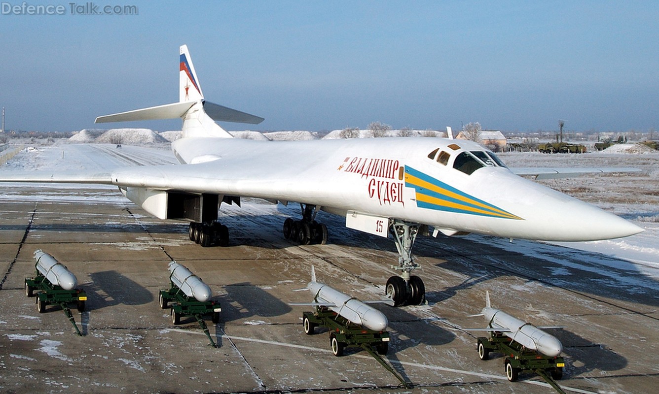 Nghi van may bay Tu-160 cua Lien Xo sao chep B-1 cua My-Hinh-15