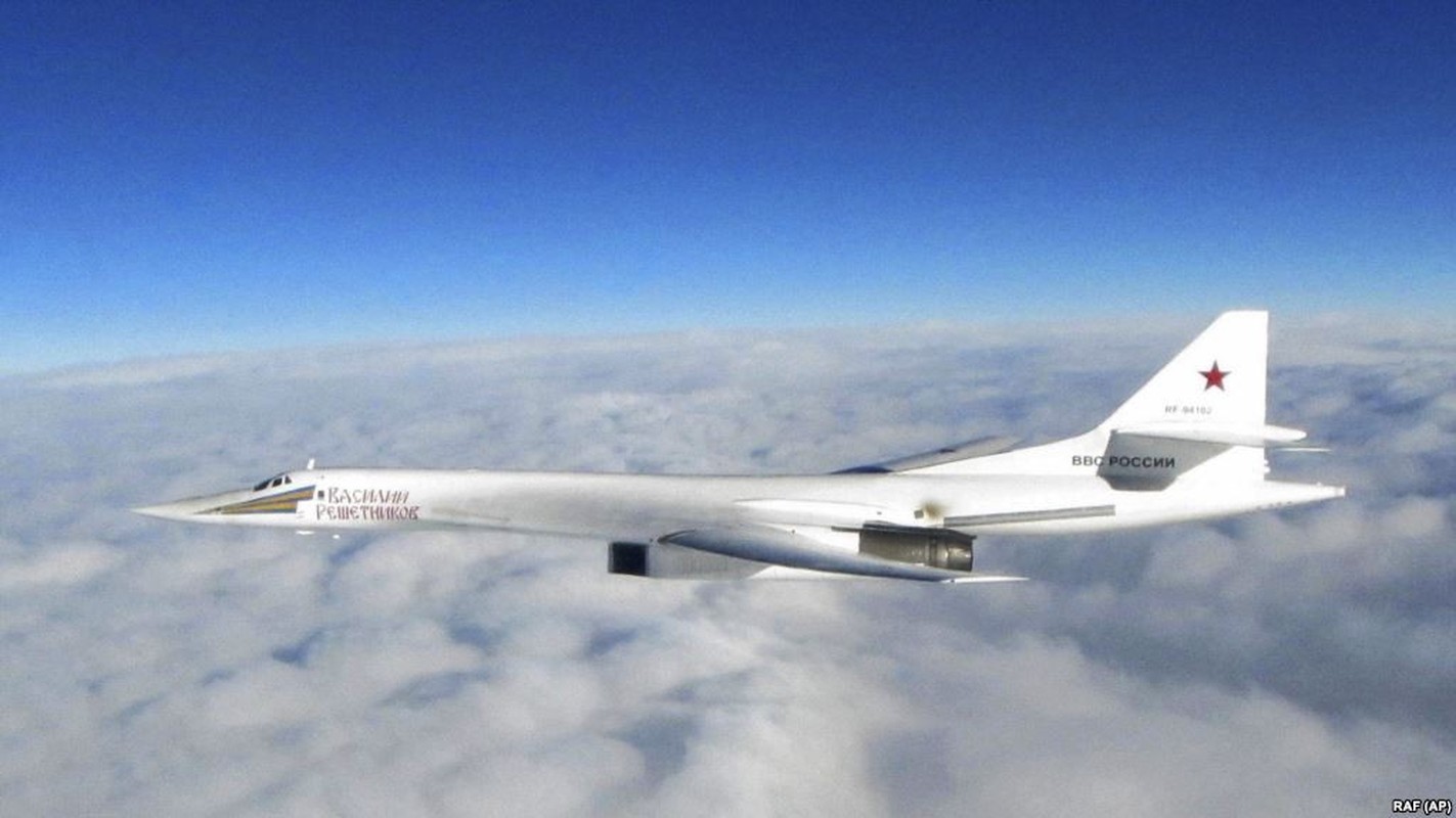 Nghi van may bay Tu-160 cua Lien Xo sao chep B-1 cua My-Hinh-16