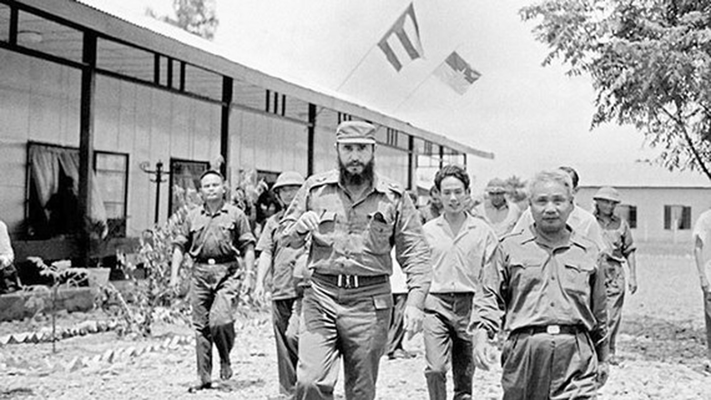 Hinh anh lich su: Lanh tu Fidel Castro bat khoc khi tham Quang Tri-Hinh-13