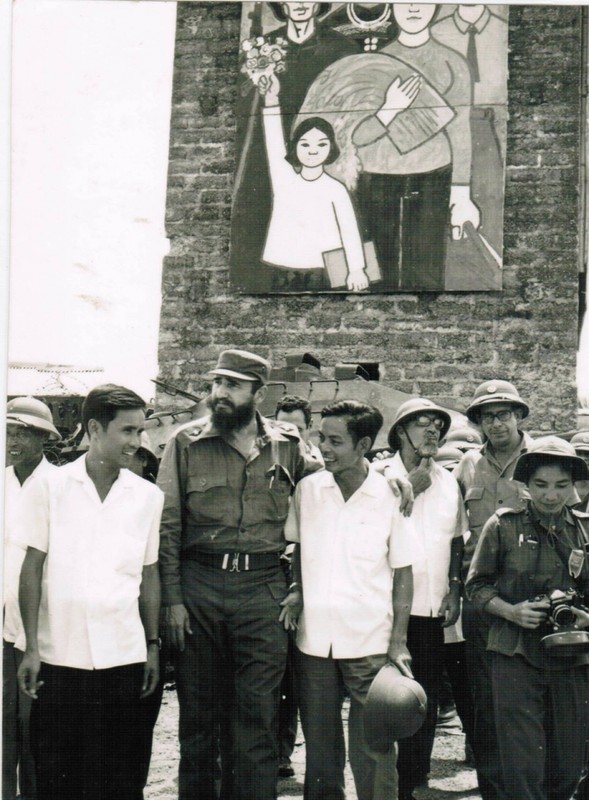 Hinh anh lich su: Lanh tu Fidel Castro bat khoc khi tham Quang Tri-Hinh-5