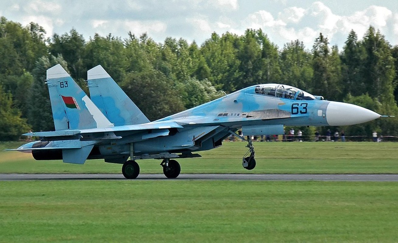 Tiem kich Su-27 cua Nga va Ukraine: Mot chiec may bay - hai so phan-Hinh-6