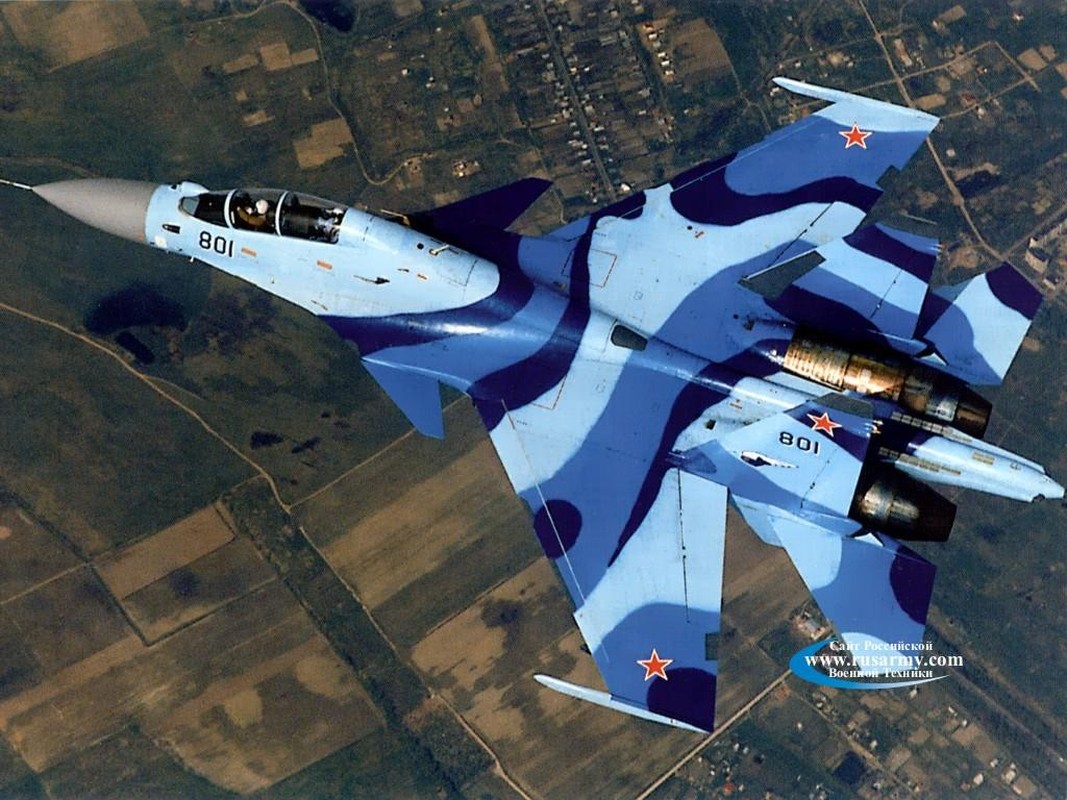 Tiem kich Su-27 va Su-35: Ngoai hinh y het - so phan khac biet-Hinh-2