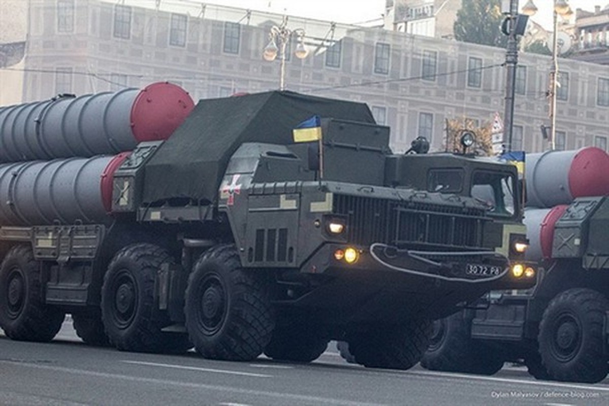 Ten lua S-300 Ukraine da ap sat Donbass giua luc 