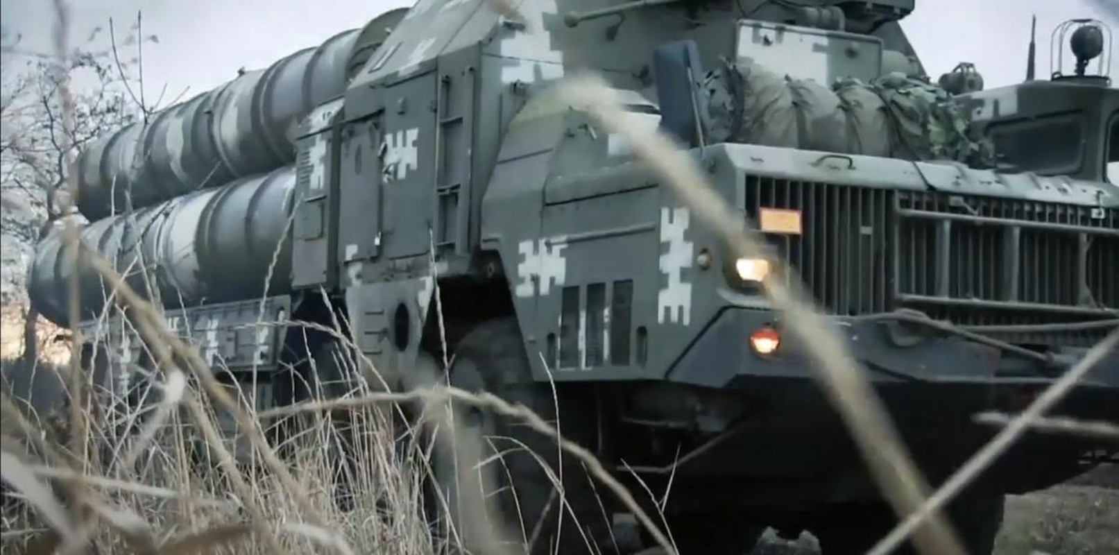 Ten lua S-300 Ukraine da ap sat Donbass giua luc 