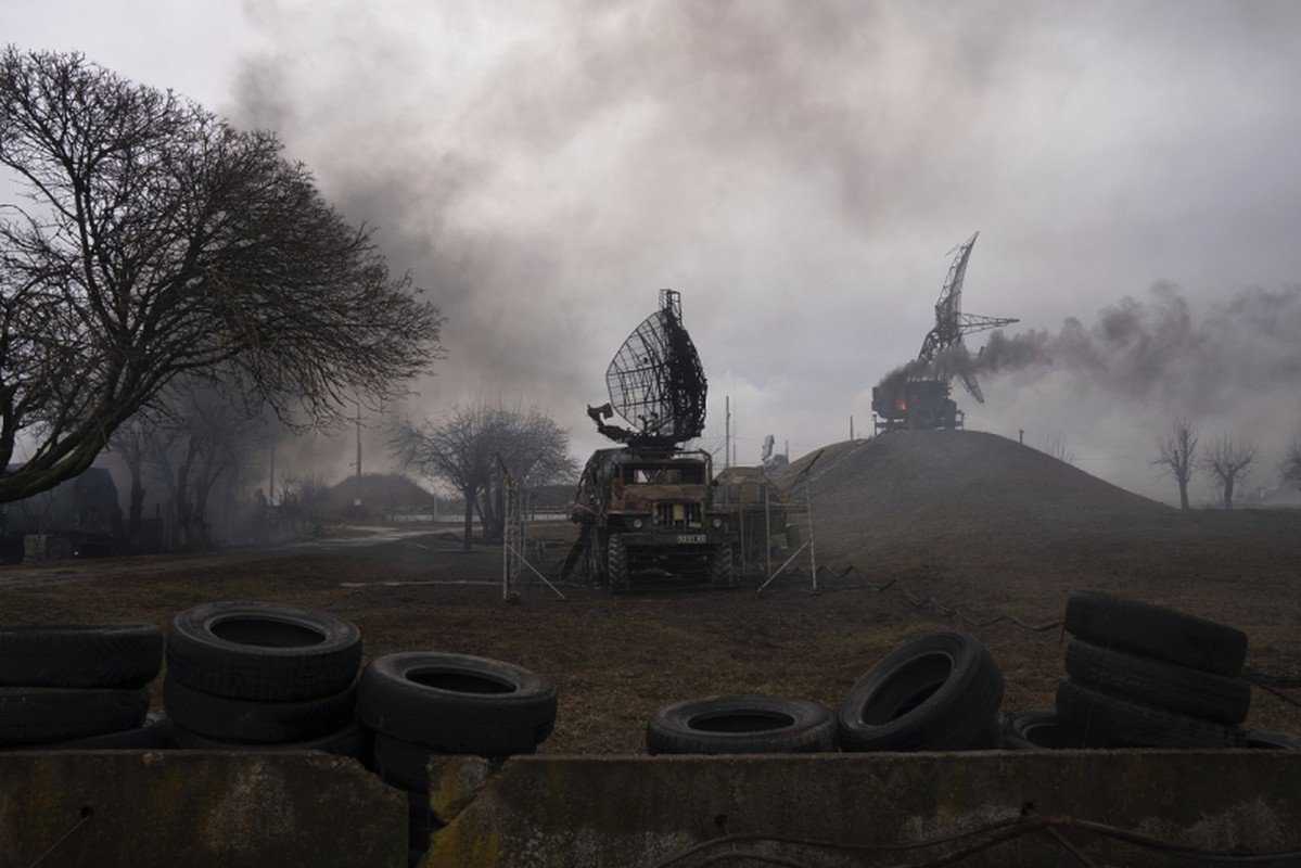 Tiem kich Su-27 Ukraine qua “vo dung”, chiec bo tron, chiec bi ban nham-Hinh-11