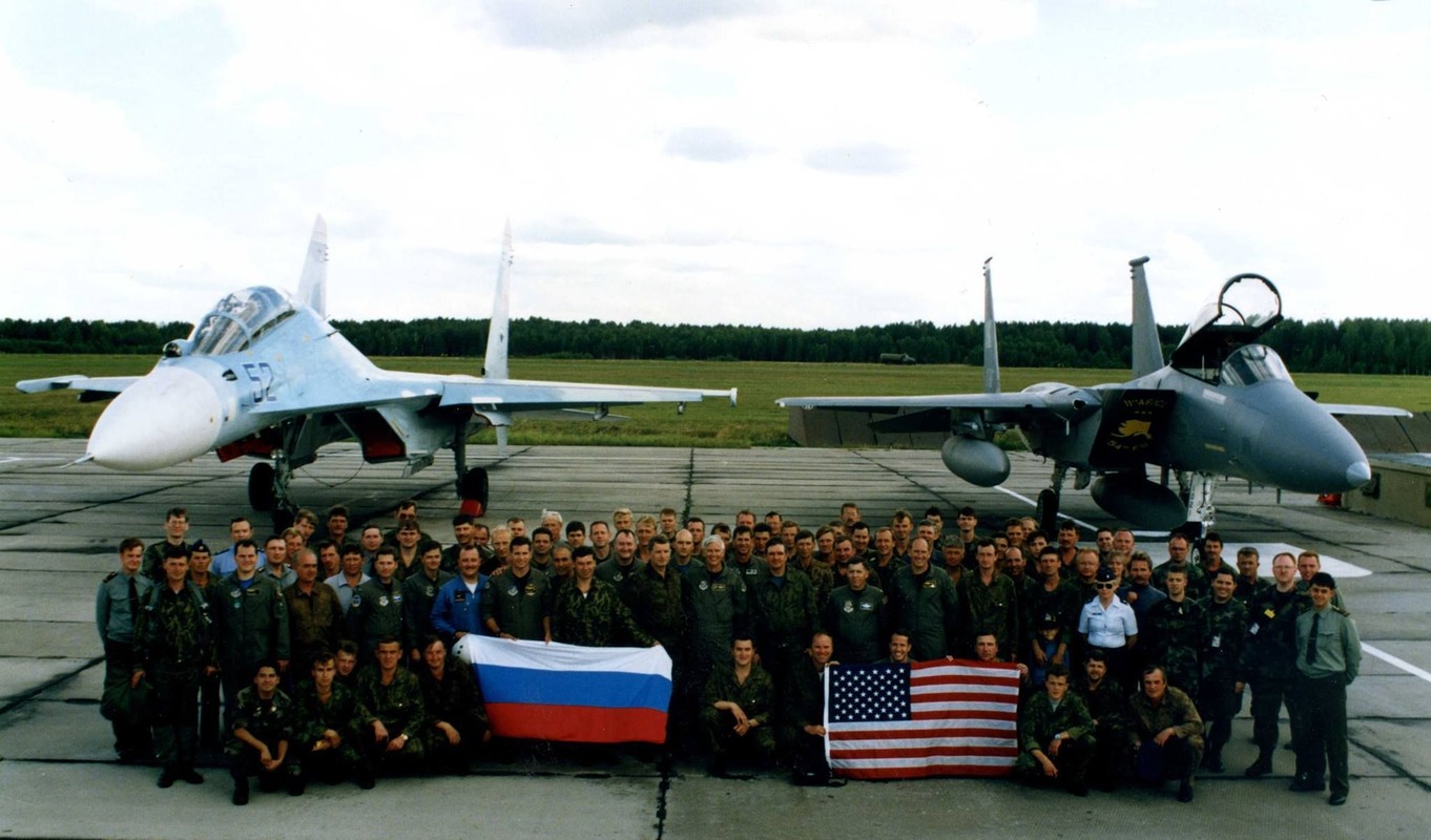 Ngay buon cua khong quan Ukraine: 4 chiec Su-27 bi Nga ban ha-Hinh-6