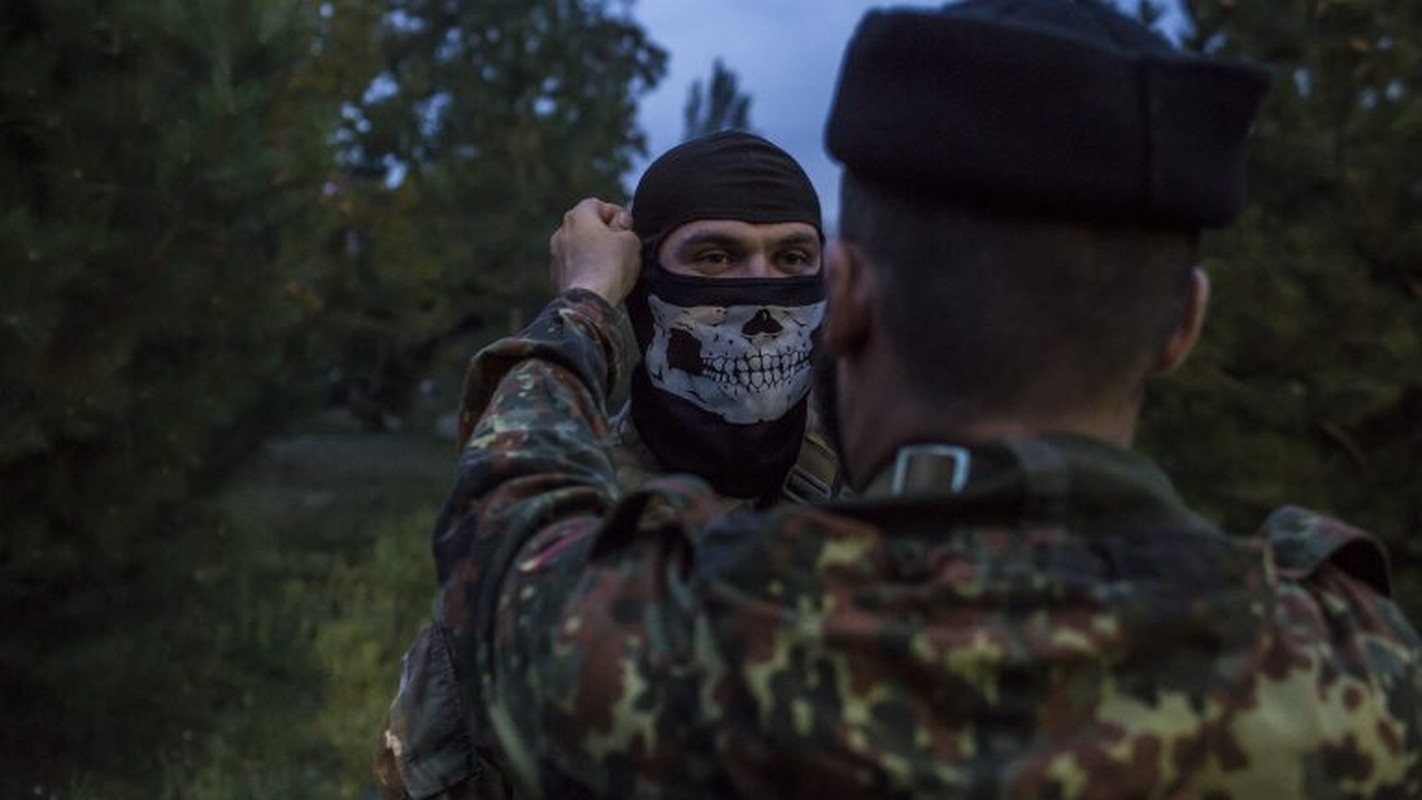 Nong: Quan doi Ukraina na phao vao so chi huy Tieu doan Azov-Hinh-15