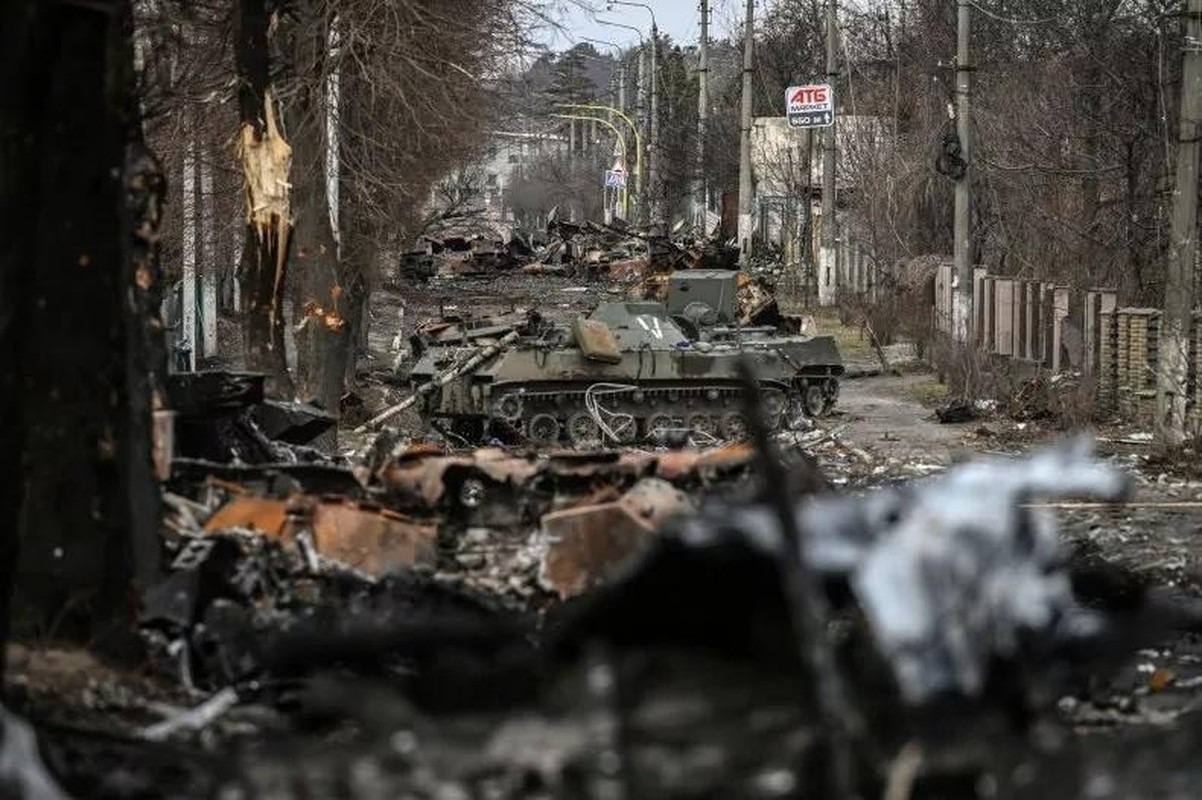 Ukraine dan quan phuc kich, chi huy trung doan xe tang Nga tu tran-Hinh-5