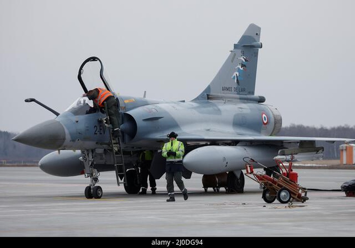 Lieu Mirage 2000 co giup Ukraine doi dau duoc voi Su-35 Nga?