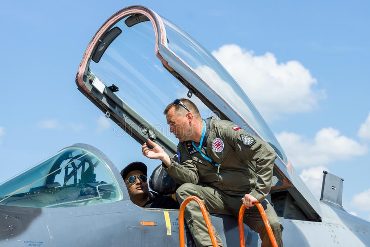 Phi cong Ba Lan “dau dau” khi chuyen loai tu lai MiG-29 sang F-35-Hinh-4