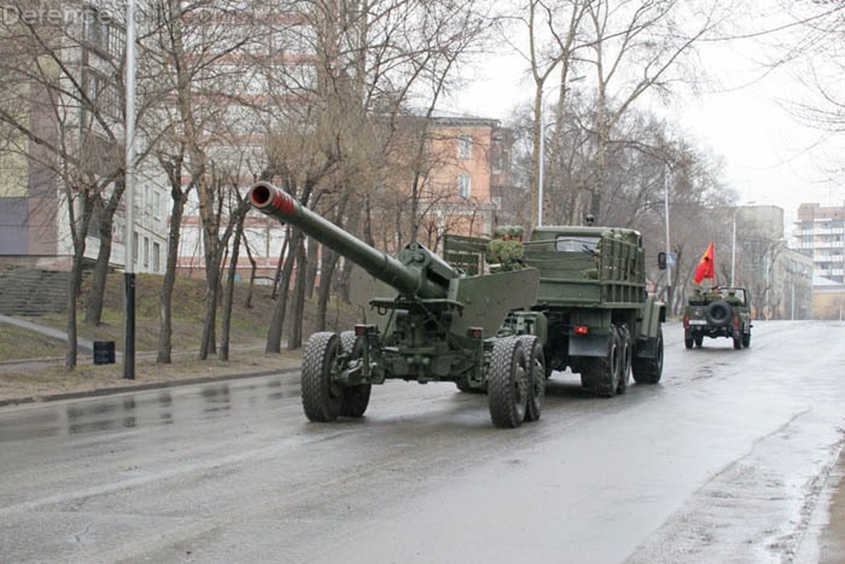 View - 	Pháo 2A36 Giatsint-B từ thời Liên Xô thể hiện uy lực ở Ukraine