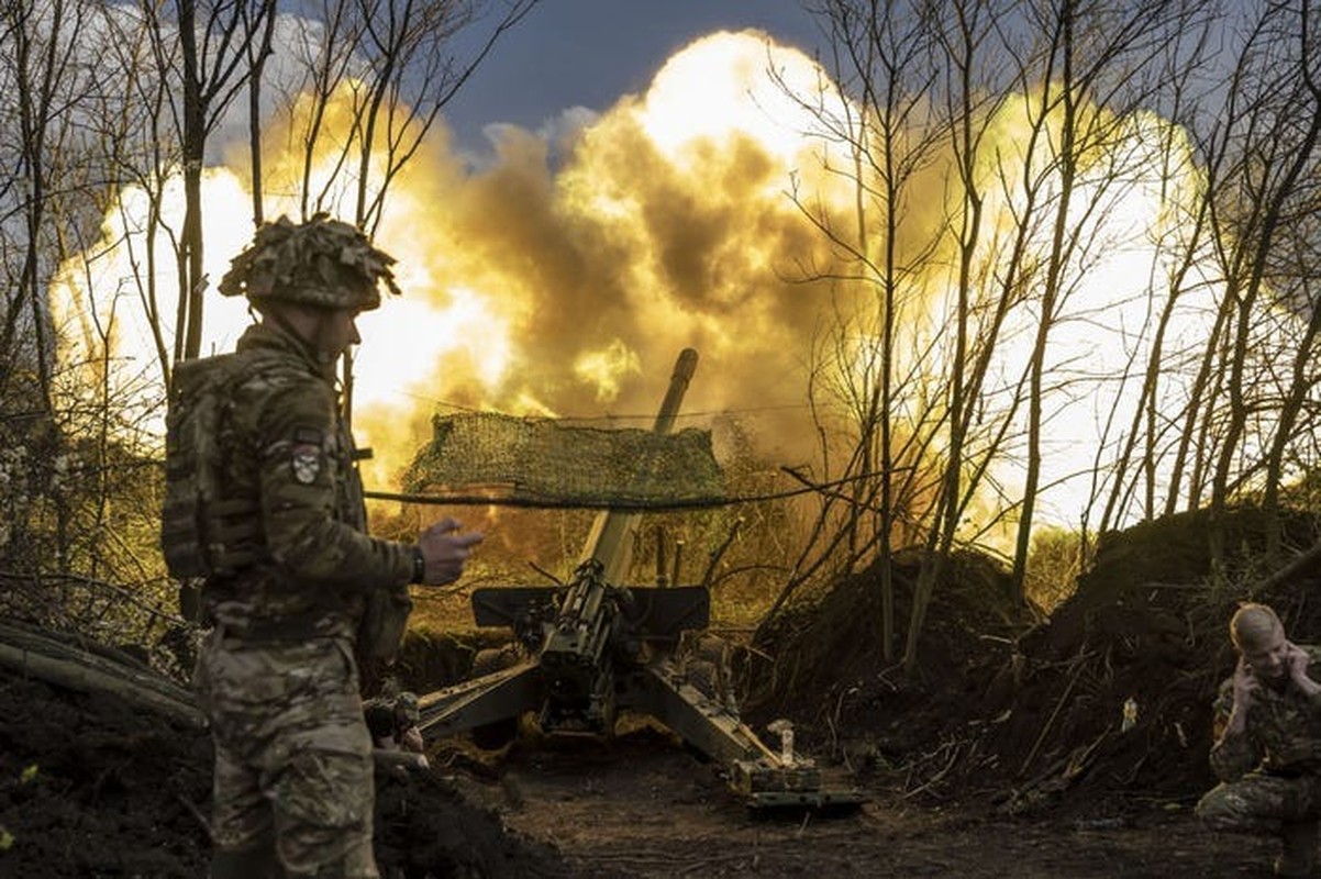 View - 	Bom lượn GLSDB không thể thay thế vai trò của pháo binh Ukraine