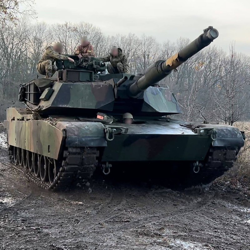 Ukraine lan dau tien su dung xe tang M1A1 Abrams tren chien truong-Hinh-2