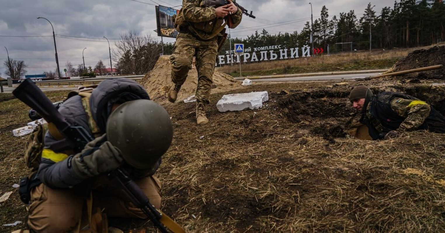 Sieu bom Nga “thoi bay” nhieu xe tang va hang chuc binh si Ukraine-Hinh-10