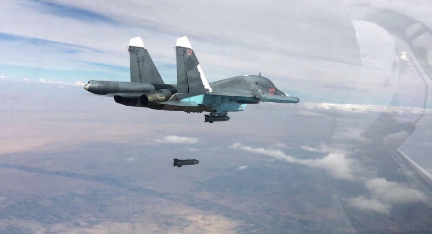 Sieu bom Nga “thoi bay” nhieu xe tang va hang chuc binh si Ukraine-Hinh-8