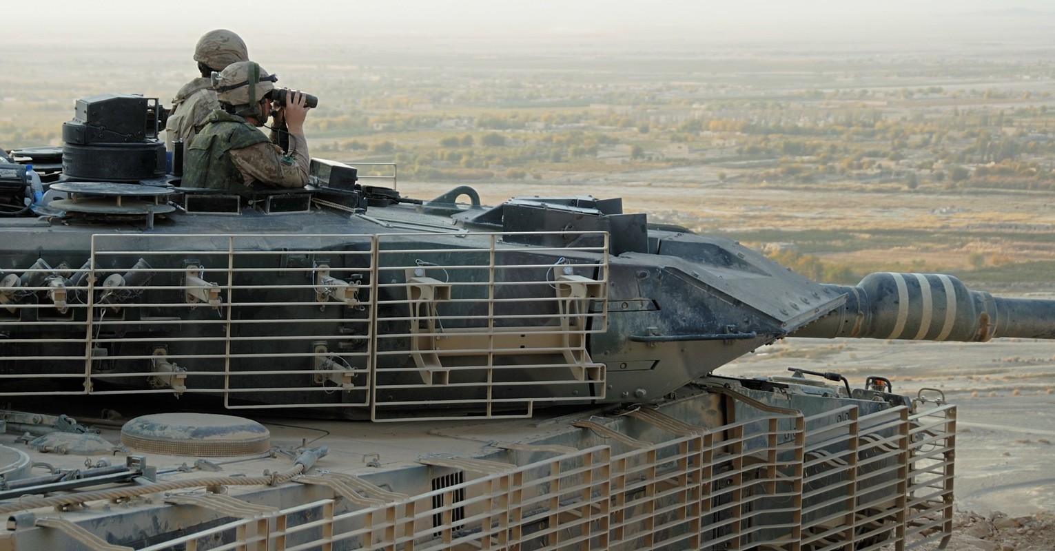 View - 	Chiến lợi phẩm Leopard 2A6 sẽ được Quân đội Nga kéo về Moscow
