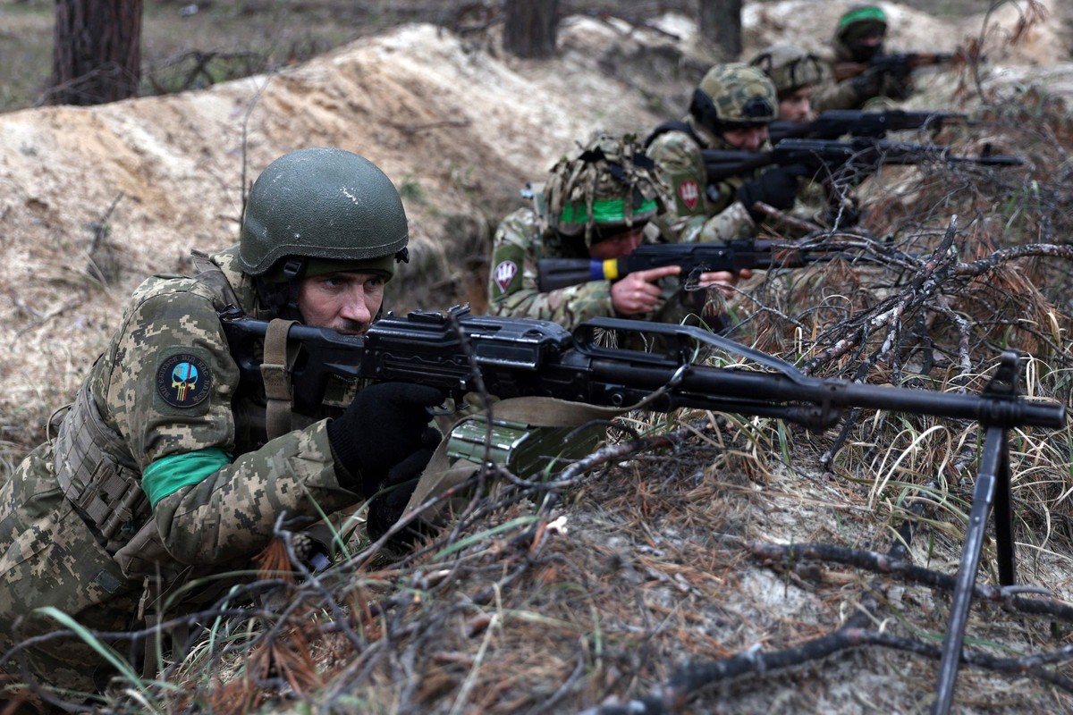 View - 	Iskander Nga đánh trúng kho đạn pháo Ukraine thương vong